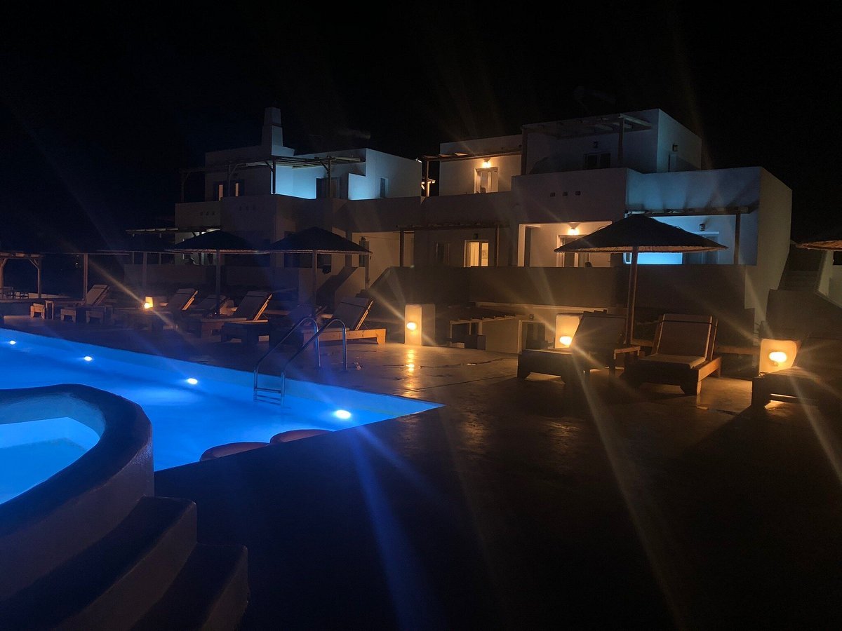 Irida Pool Night View