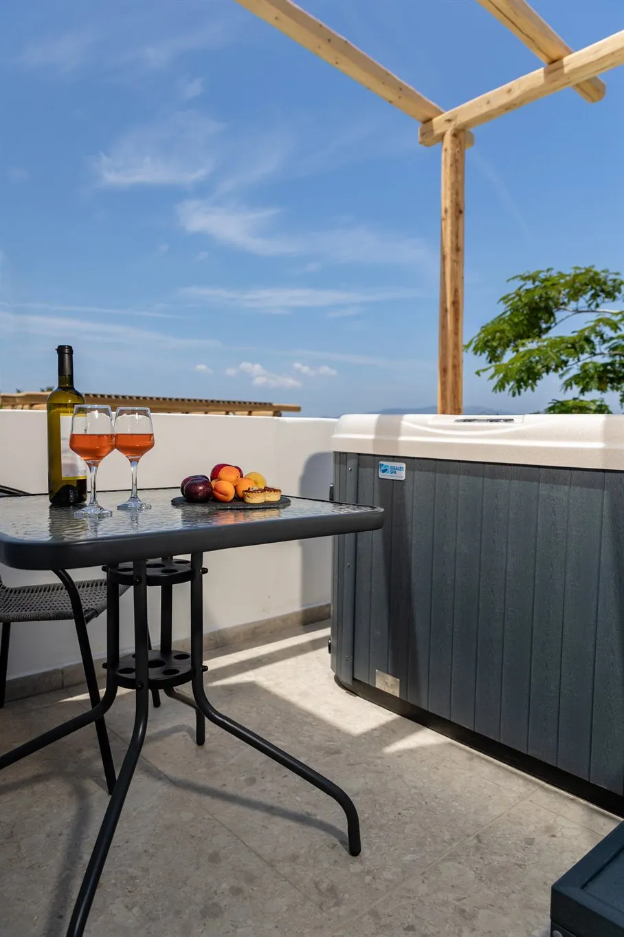 Outdoor hot tub image2